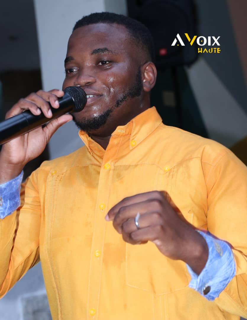 Conoce a Edison Juste: un cantante excepcional